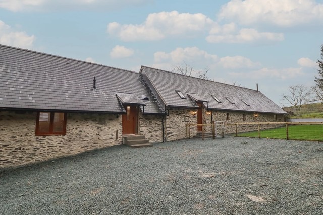 Godre'r Gyrn, Plas Moelfre Hall Barns (Ref. 1142291)