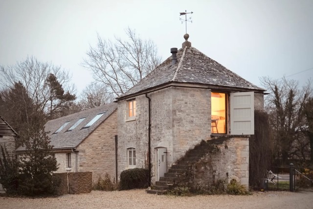 High Cogges Farm Holiday Cottages – The Granary (Ref. 1049150)