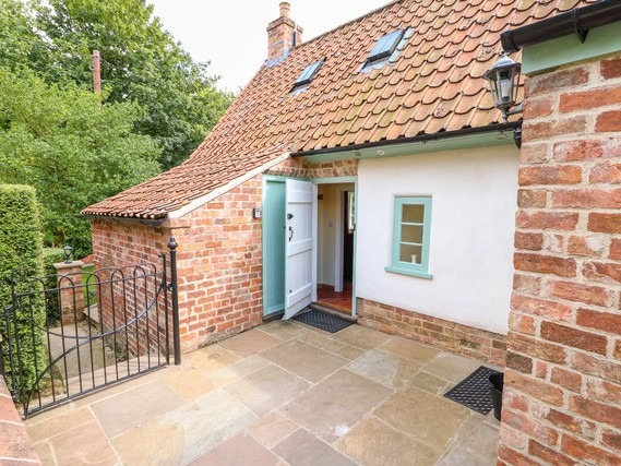 Exterior closeup of Lizzies Cottage.