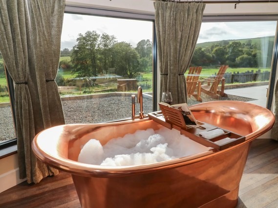 Copper bath tub with countryside views in Ty Crwn - The Roundhouse.