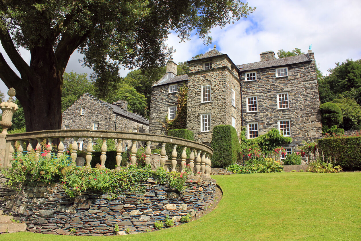 Plas Brondanw Gardens