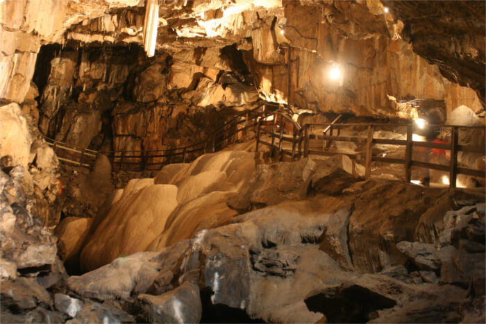 Pooles Cavern