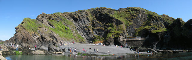 Tunnel Beach Wide