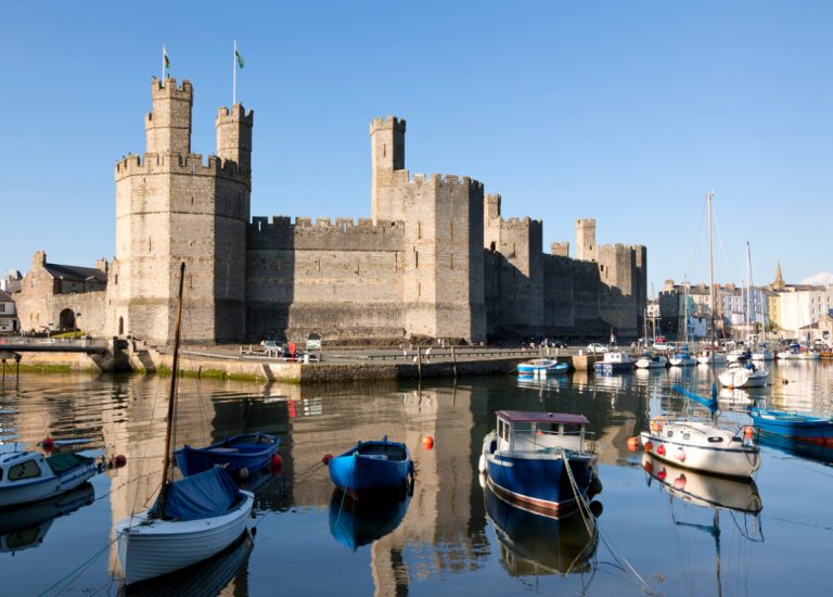 caernarfon castle and marina, things to do in Caernarfon