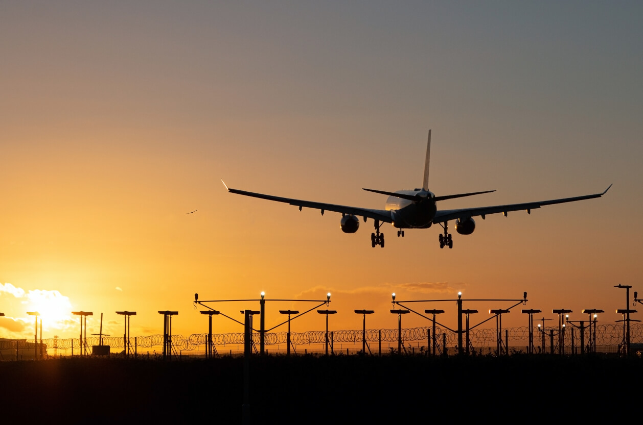 commercial plane landing