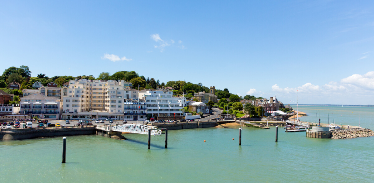 cowes harbour boats isle of wight