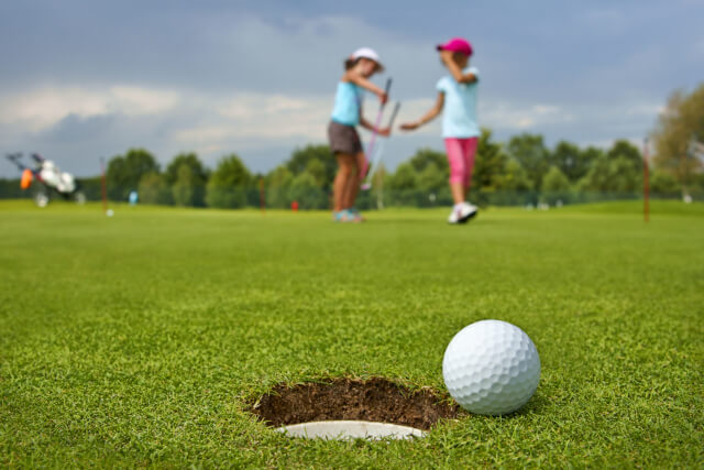 kids playing golf