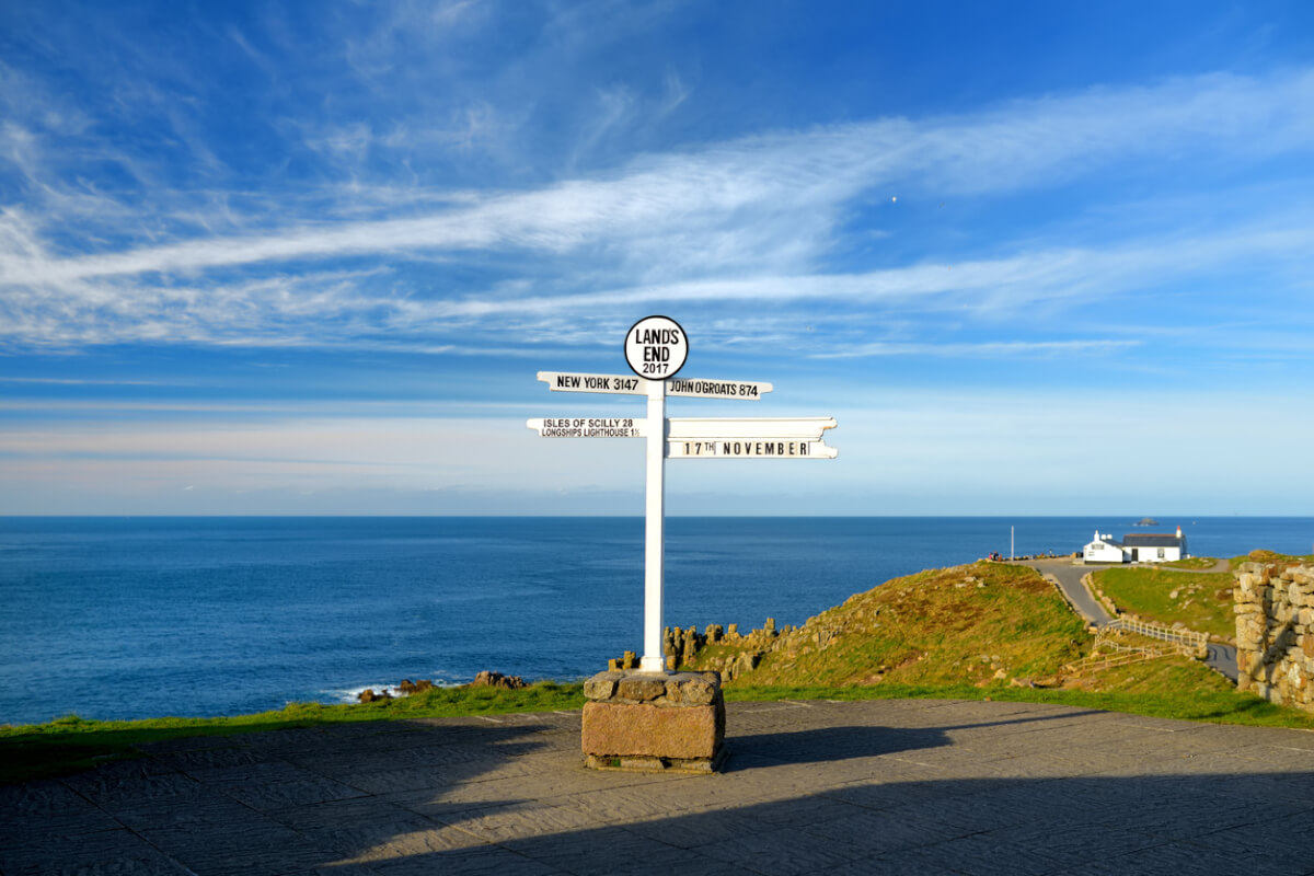 lands end signpost cornwall