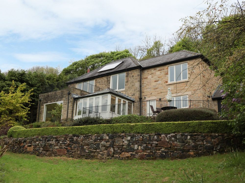 large cottages hathersage