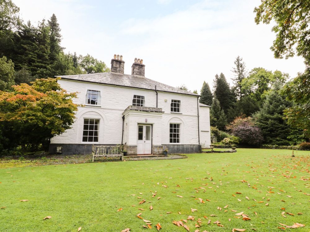 large cottages in betws-y-coed