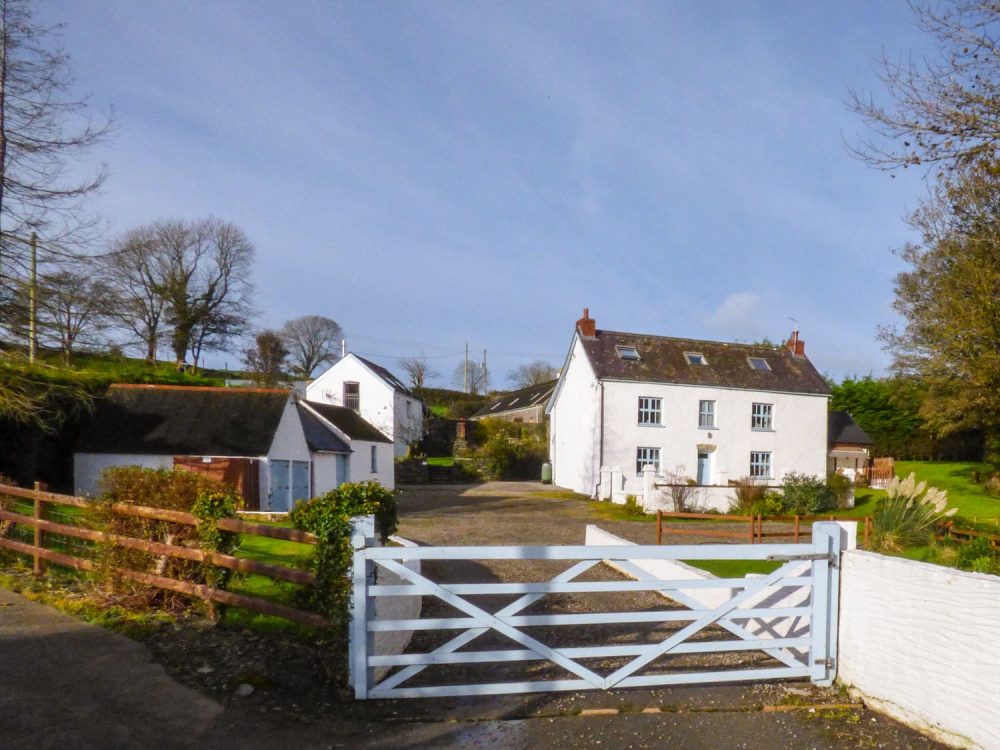 large cottages in cardigan