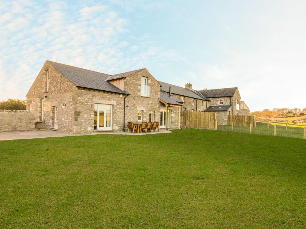 large cottages in cartmel