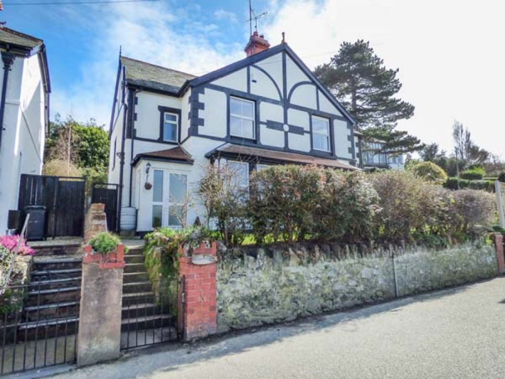 large cottages in conwy