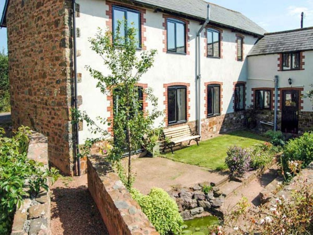 large cottages in exeter