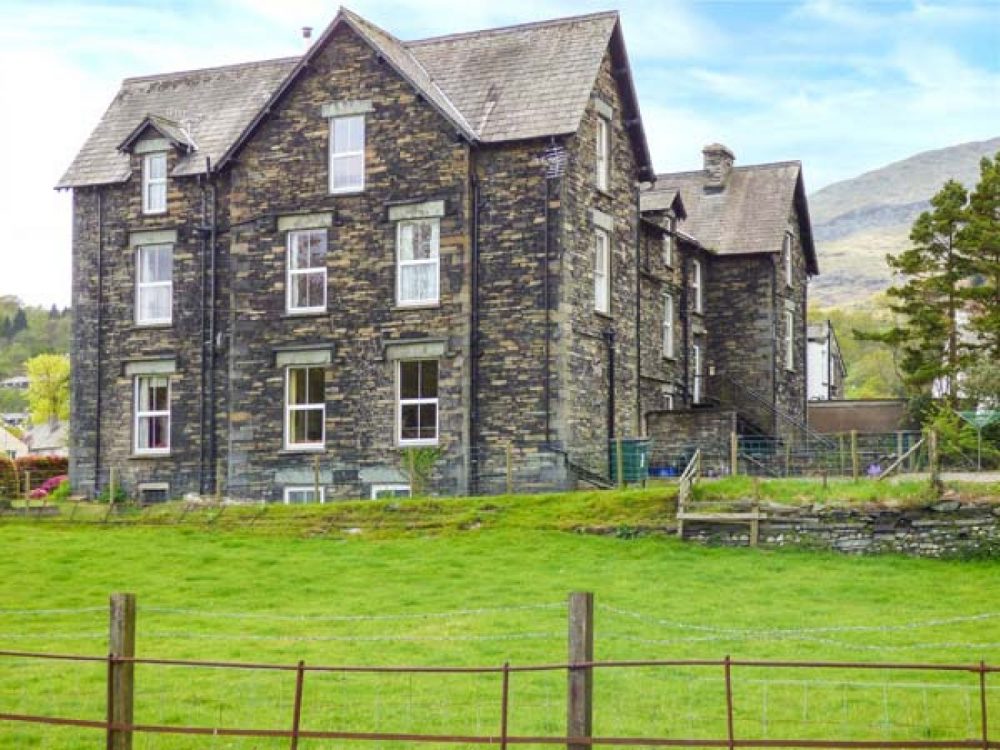 large cottages in grasmere