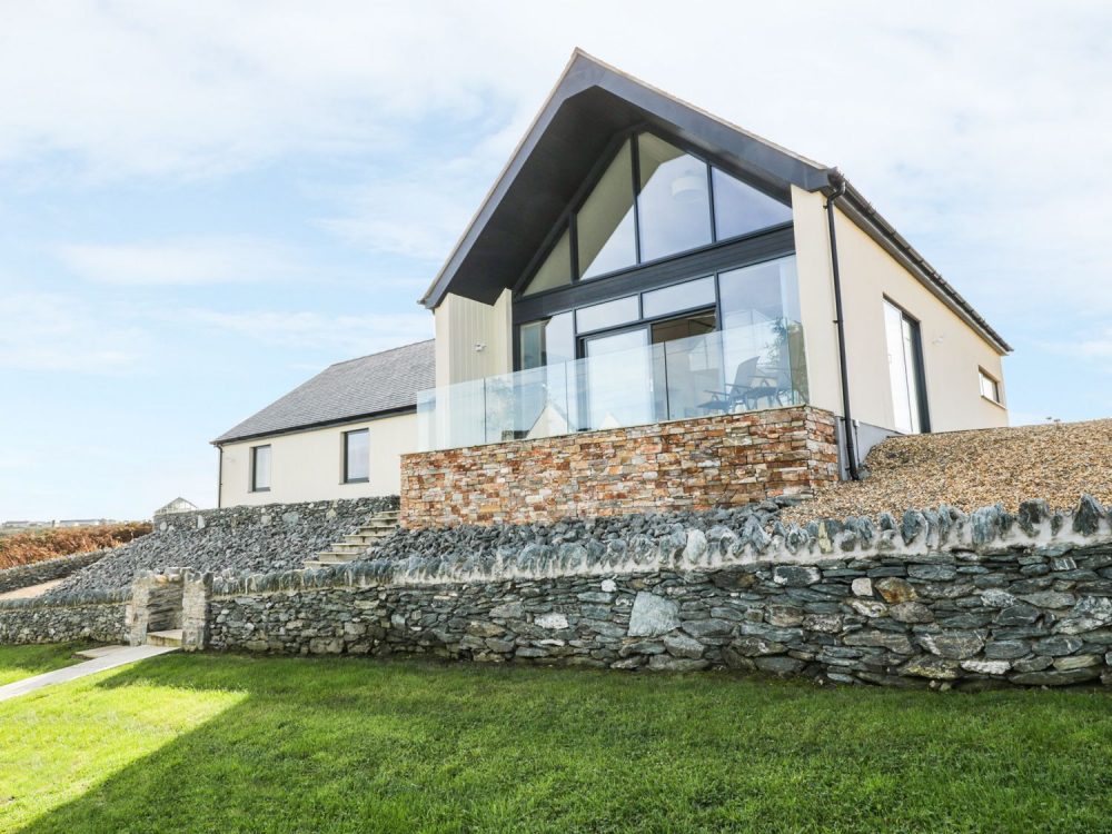 large cottages in holyhead