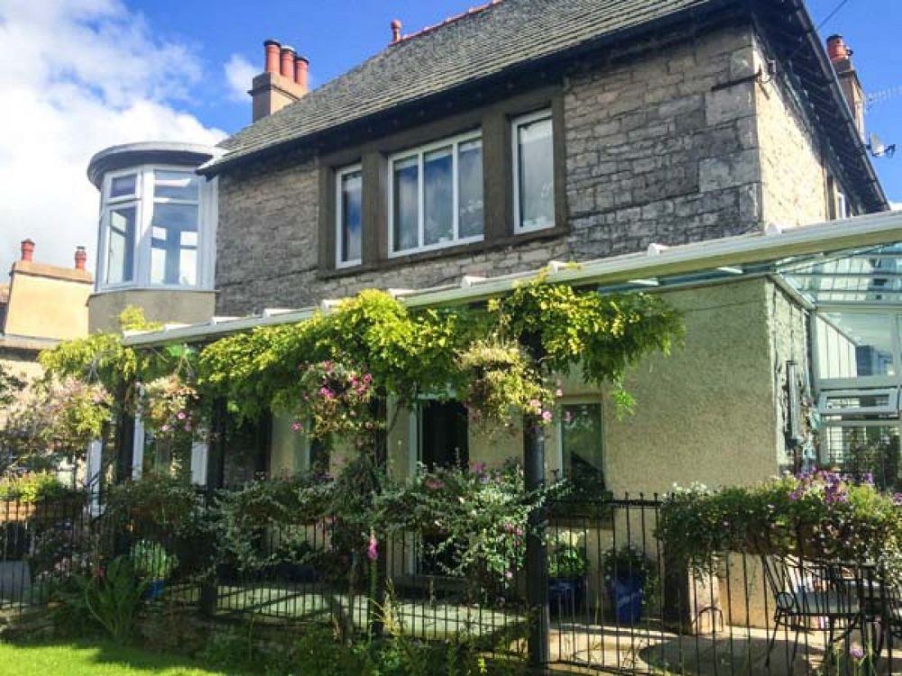 large cottages in kendal