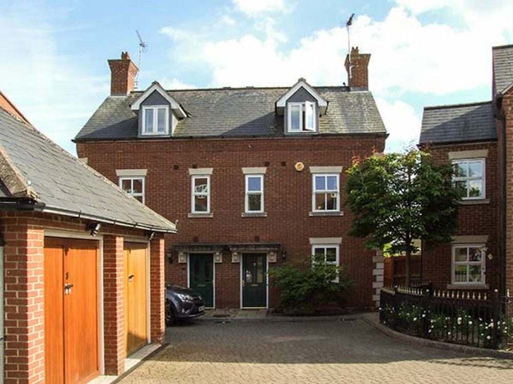 large cottages in moreton-in-marsh