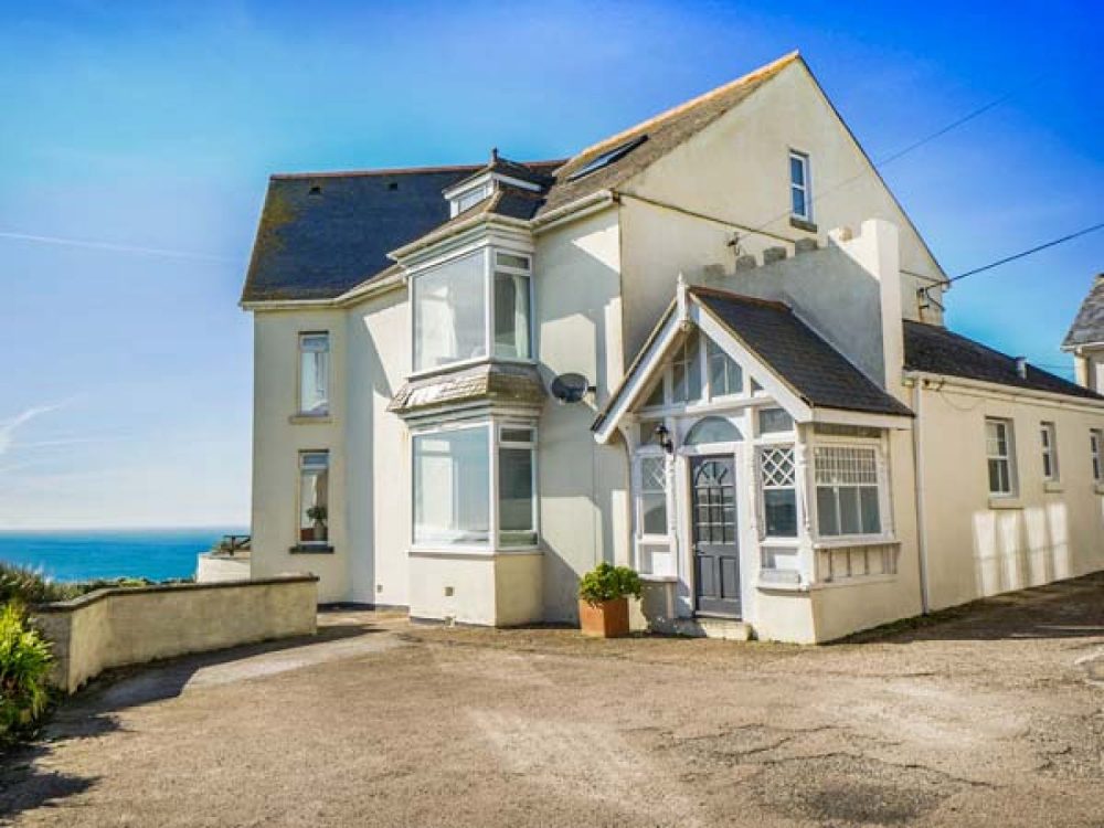 large cottages in penzance