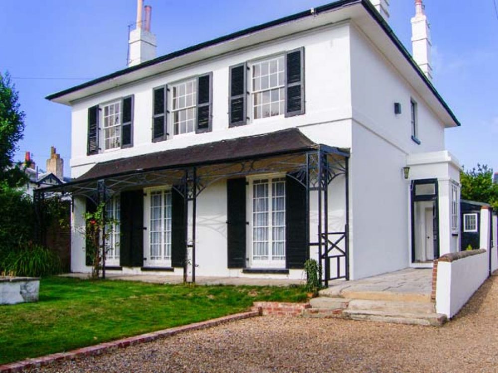 large cottages in ryde