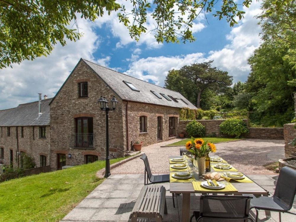 large cottages in salcombe