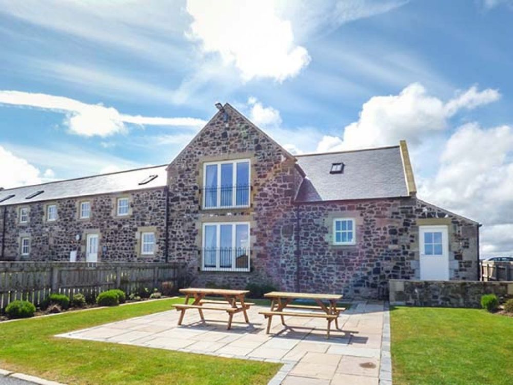 large cottages in seahouses