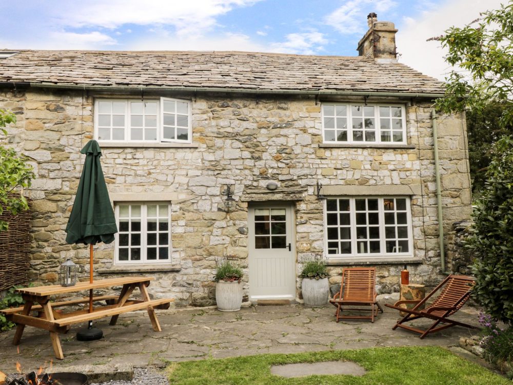 large cottages in settle