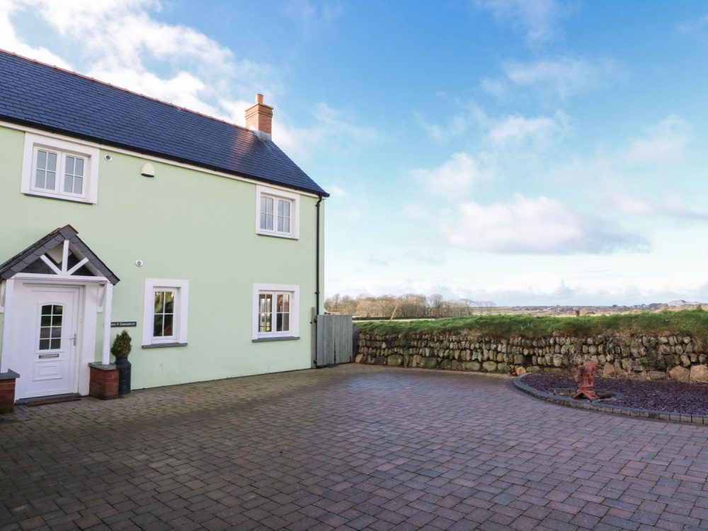 large cottages in st davids