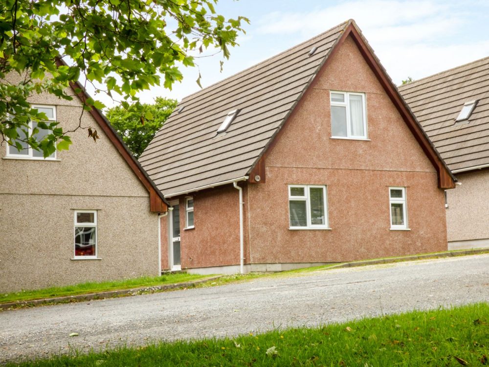 large cottages in tamar valley