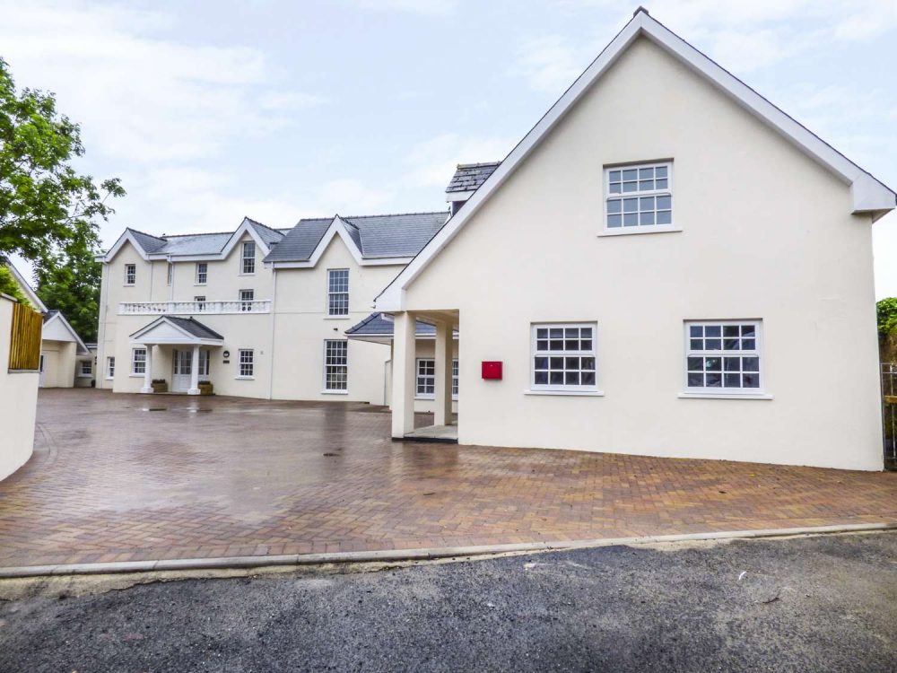 large cottages in tenby