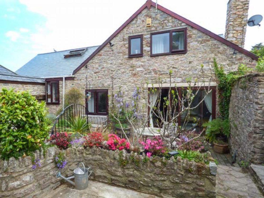 large cottages in torquay