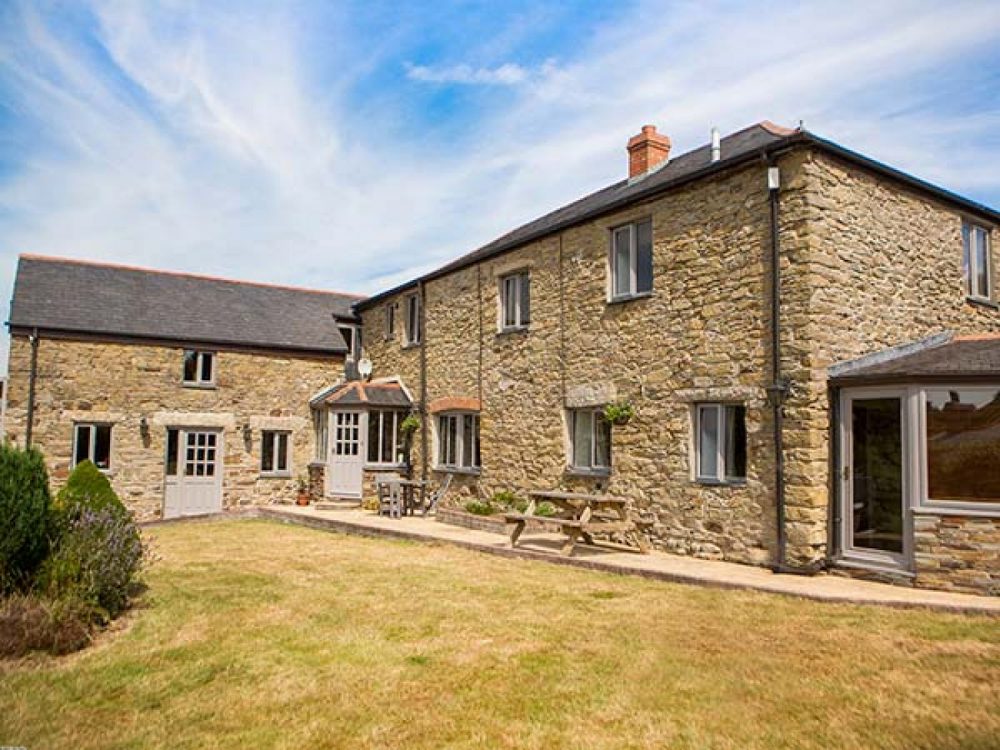 large cottages in truro