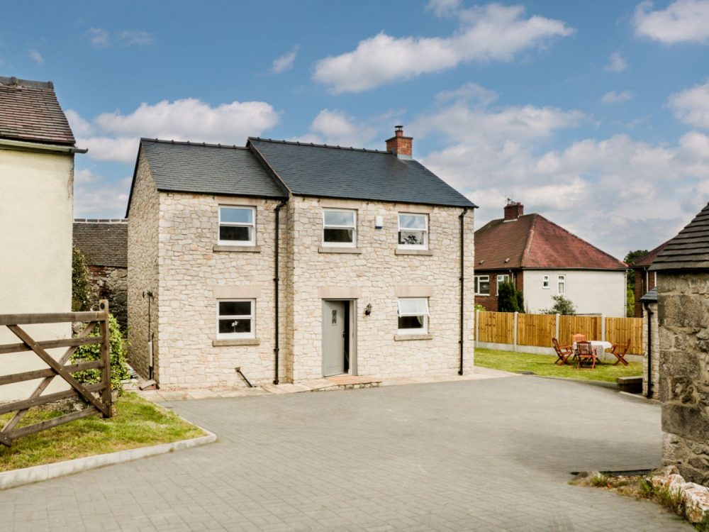 large cottages in wirksworth