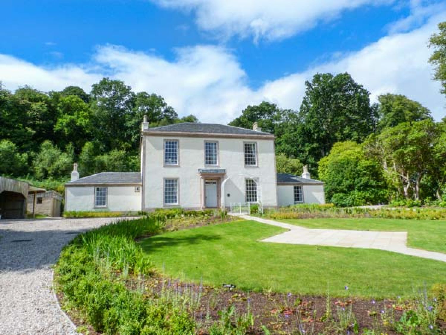 Places to Stay in Loch Lomond & Where to Visit Sykes Cottages
