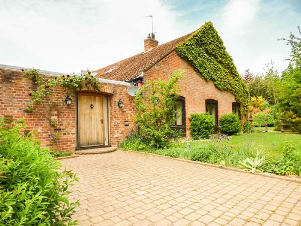 large cottages wroxham