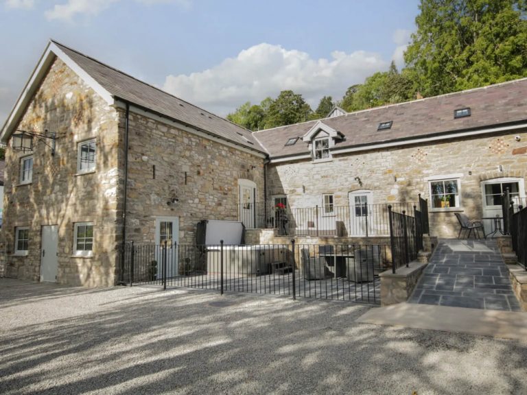 places to stay in llangollen
