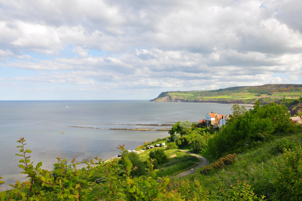 places to stay in robin hoods bay