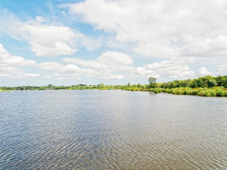 wroxham broad river norfolk