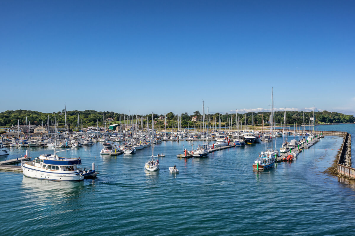 yarmouth harbour boats isle of wight